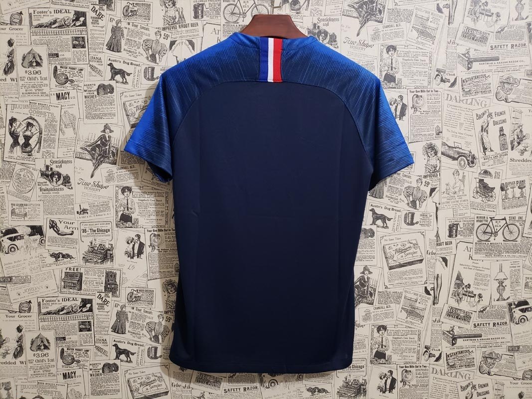 Camiseta Seleção França - Camisa Camiseta Blusa Seleção França Jogador Adulto 2018 ... / Nossas diferenças nos unem, esta é mensagem inserida na parte interna da camisa seleção frança 2018 modelo torcedor da nike.