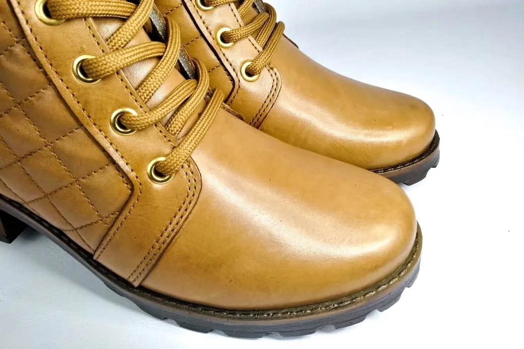 PALLYON CALÇADOS | Bota Coturno Pegada Feminino Em Couro Cano Curto 281404 - R$ 254,90