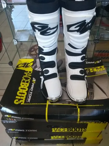 TEDYSTORE | Bota Motocross Pro Tork Combat 4: Preto E Branco Com Preto. - R$ 630,00