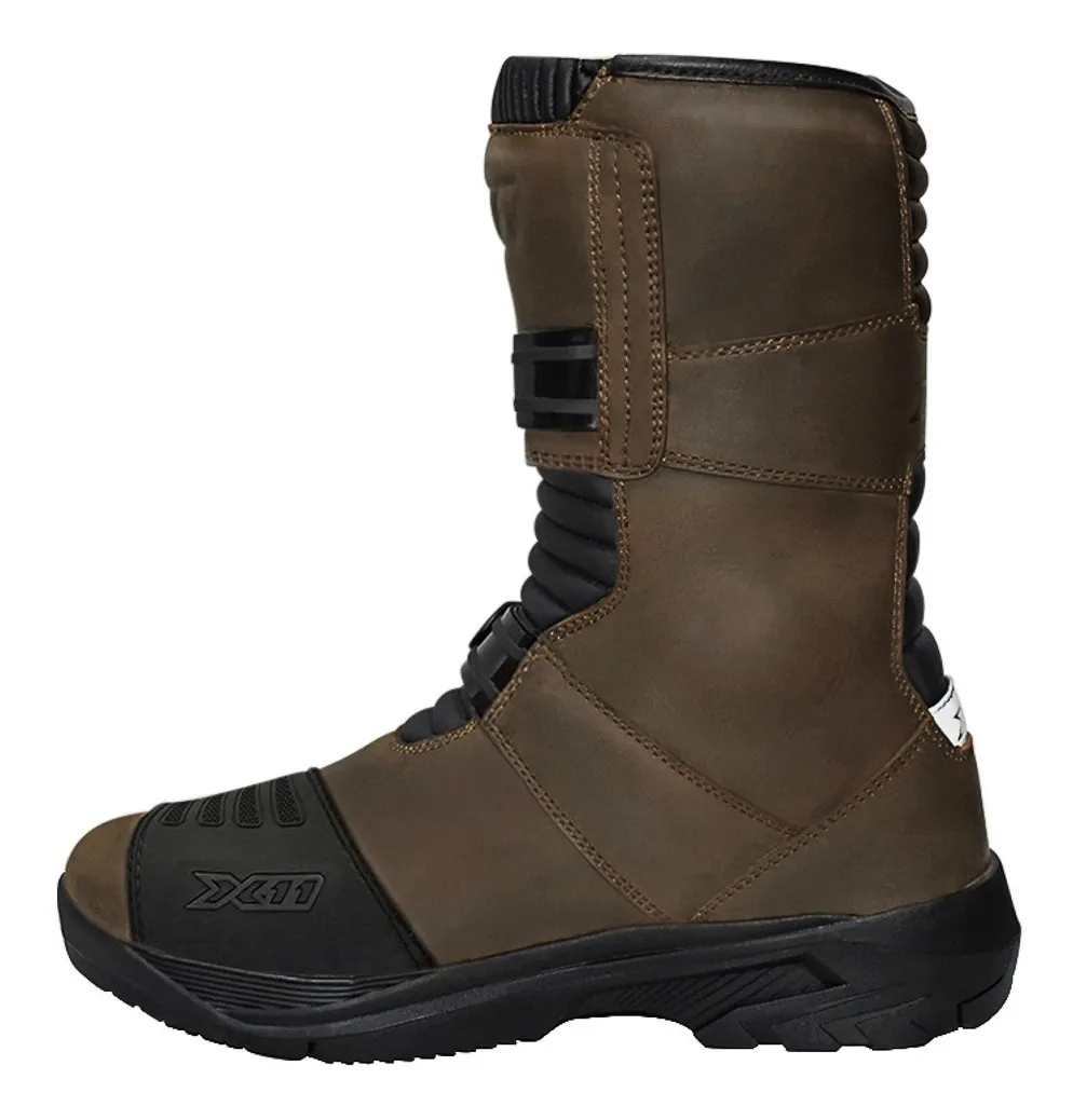 bota motociclista marrom