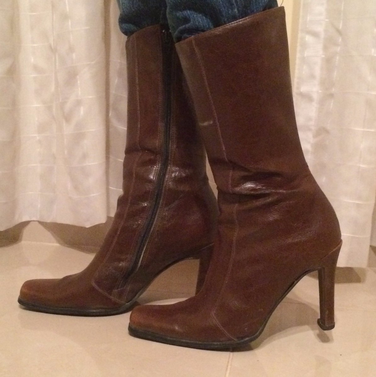 Botas chicas Dec 17, · Mujer sexy con un pantalon de latex y botas altas con tacón de aguja metalico. Mujeres con botas. Mujeres calzando todo tipo de botas: altas, bajas, tacón de aguja, tacón plano, de plataformas, etc. Women with boots.