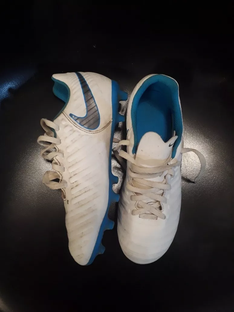 Botines Nike De Fútbol Campo Talle 37 + Conjunto De Racing - $ 3.200,00 en  Mercado Libre