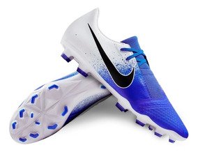 Botas de fútbol con tacos Nike Phantom Vision. Pertenece a la