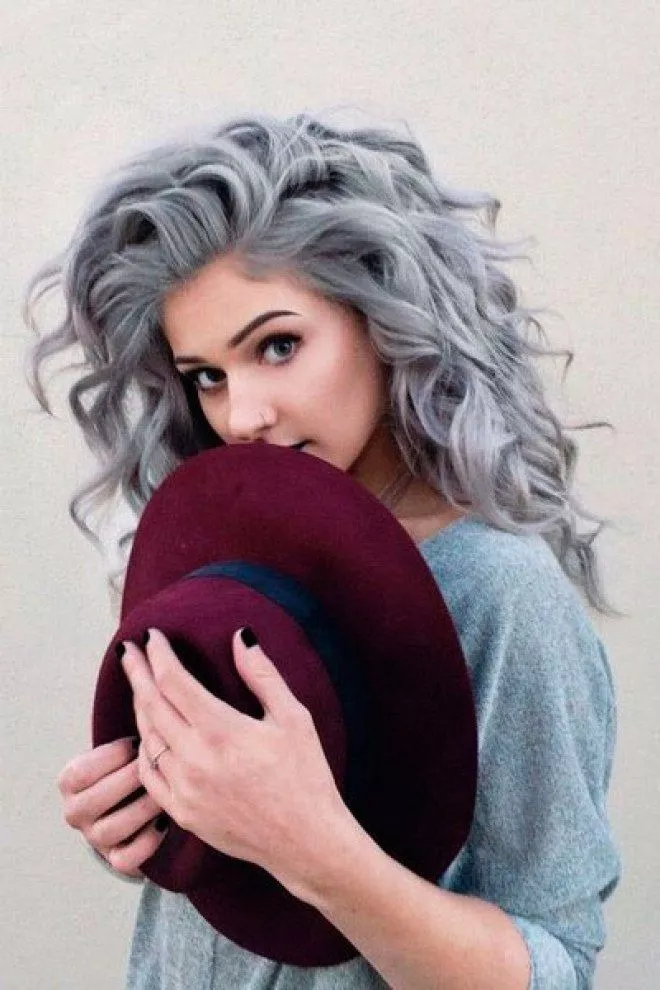 Resultado de imagem para cabelo platinado ondulado