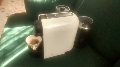 Cafetera Nespresso Umilk, Pure White, Usada, Envio Gratis Cafetera Nespresso Umilk, Pure White, Usada, Envio Gratis