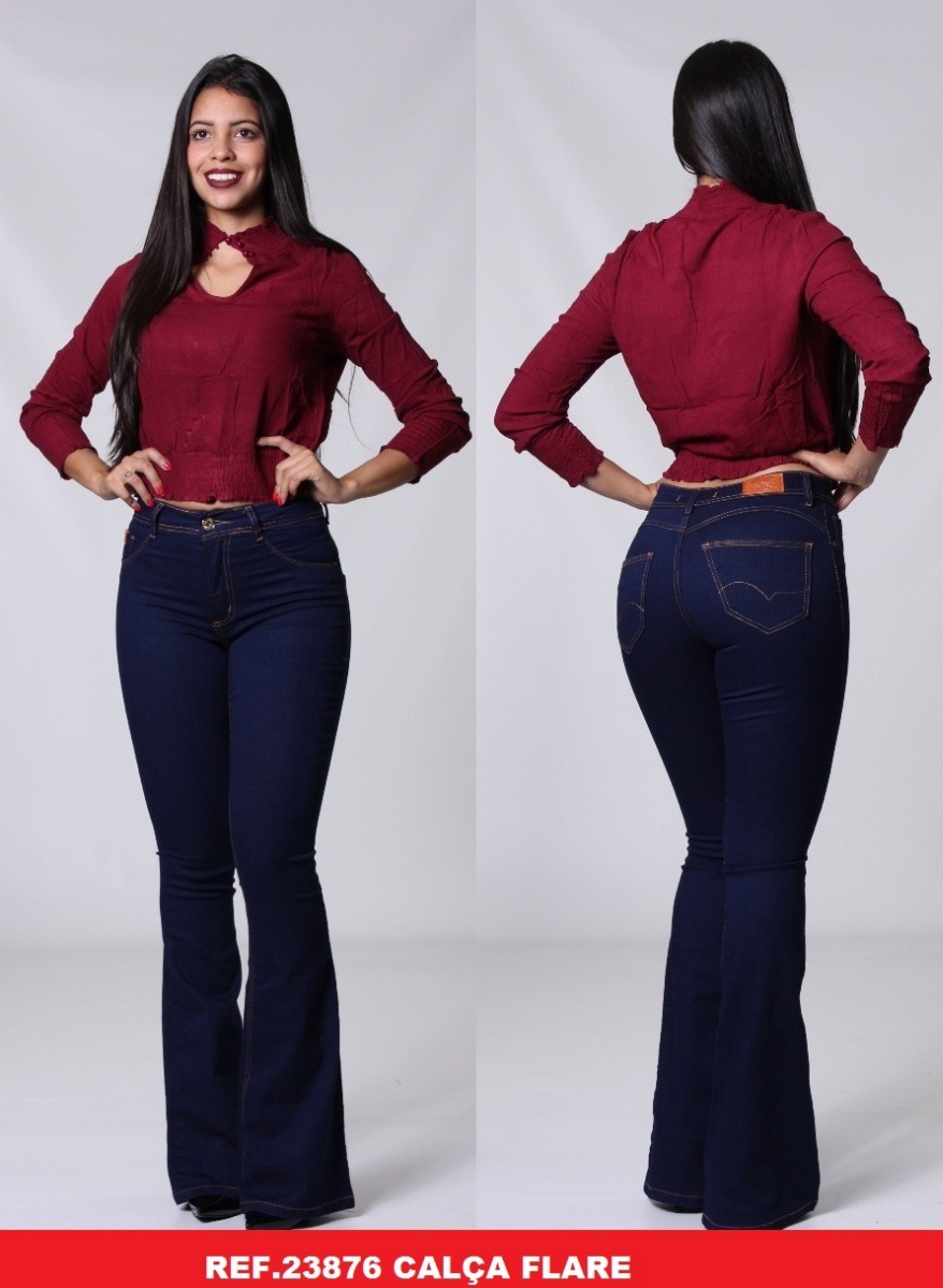 calça jeans flare azul escuro