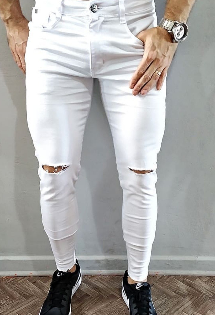 calça jeans rasgado no joelho masculino