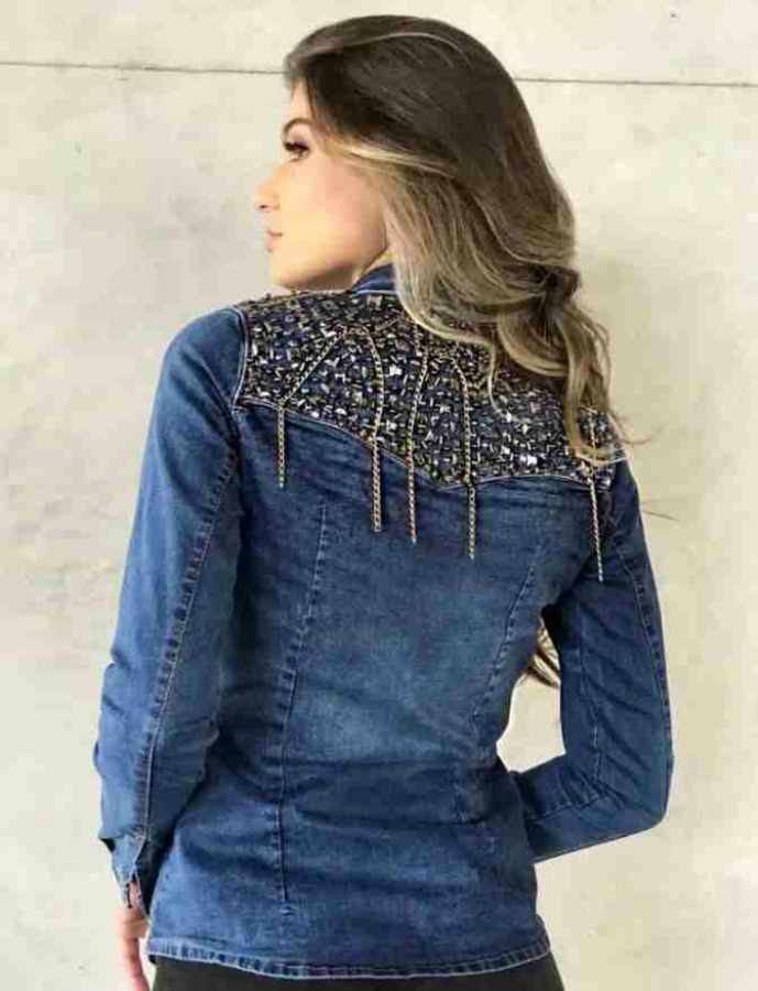 jaqueta jeans bordada com pedraria