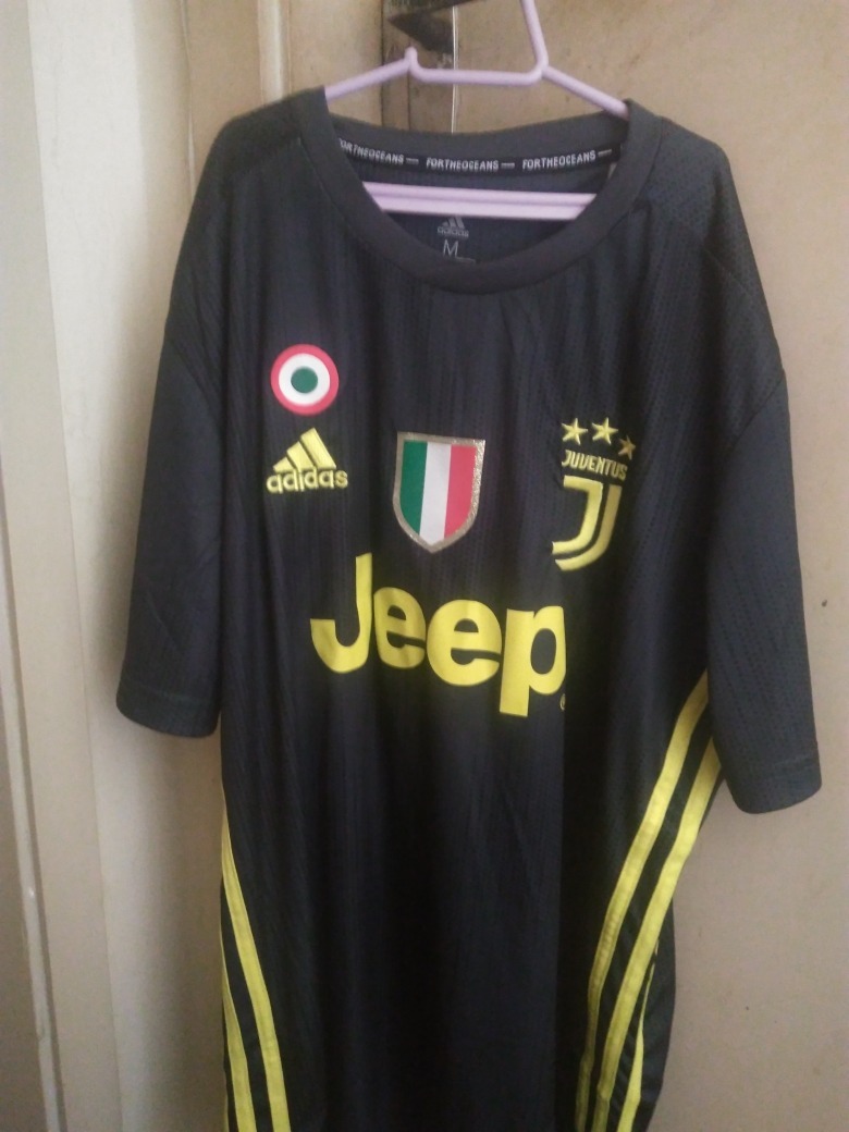 camisa juventus preta cr7