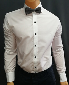 camisa blanca botones azules