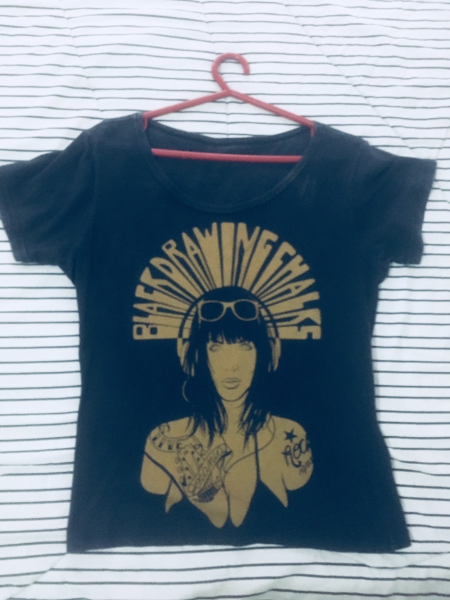 camiseta black drawing chalks