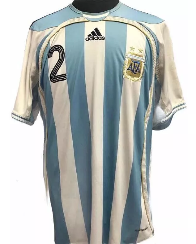 [Imagen: camiseta-de-la-seleccion-argentina-formo...020-F.webp]