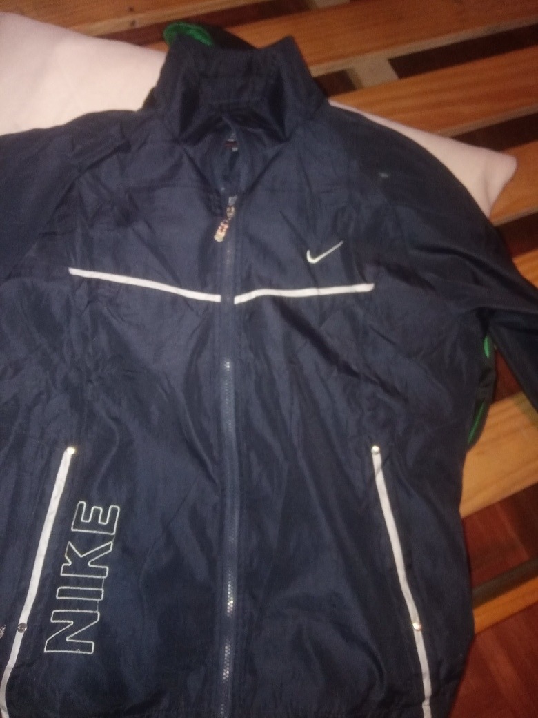 Campera Nike Original Impecable - $ 800,00 en Mercado Libre