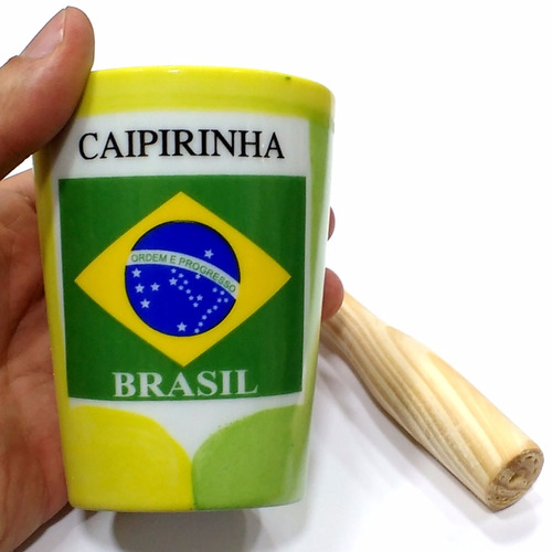Resultado de imagem para souvenirs com bandeira do brasil