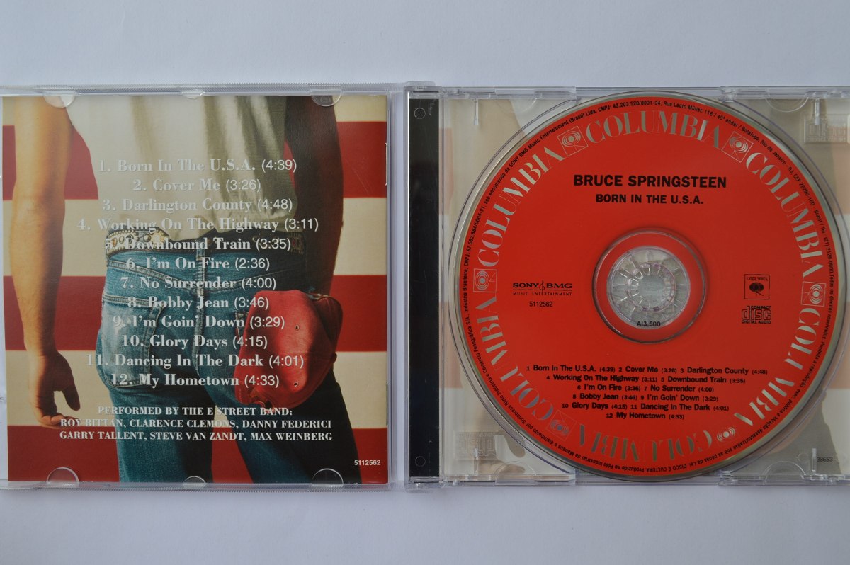born in the usa Translation of 'born in the usa' by bruce springsteen (bruce frederick joseph springsteen) from english to swedish. born in the usa Translation of 'born in the usa' by bruce springsteen (bruce frederick joseph springsteen) from english to swedish.