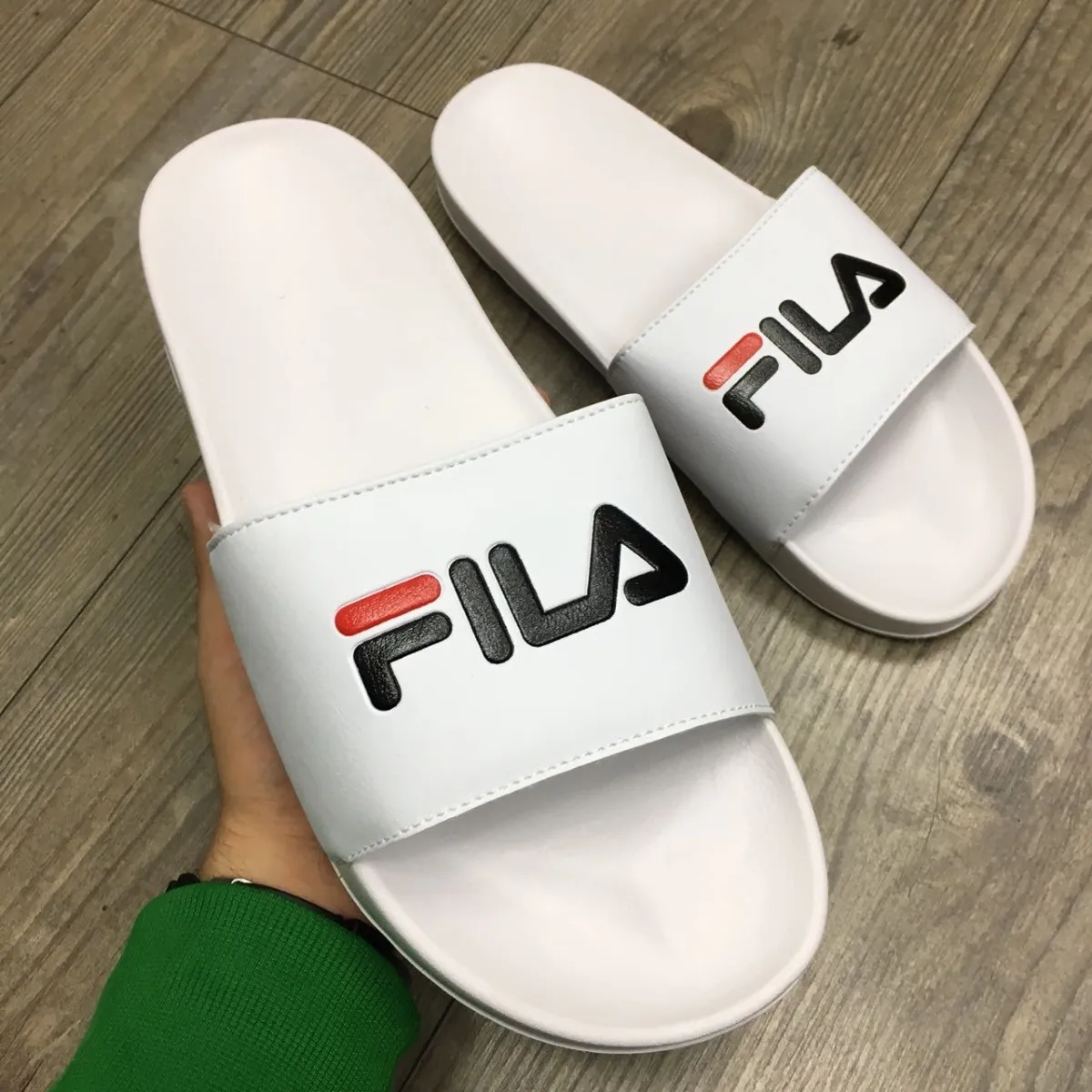 chanclas fila blancas
