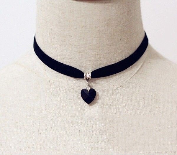 chokers, gargantillas, collares pegados al cuello!