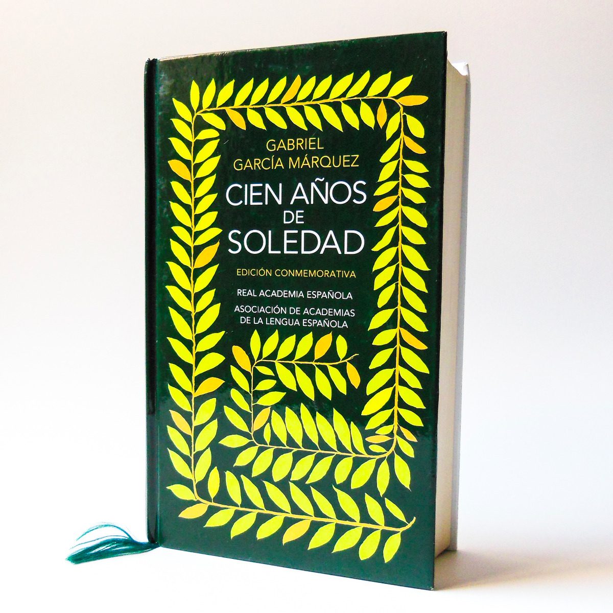 Cien años de soledad by Gabriel García Márquez Cien años de soledad by Gabriel García Márquez