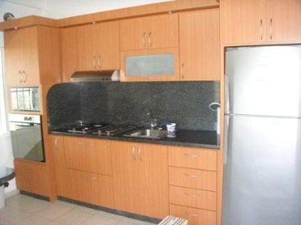 Cocinas empotradas modernas economicas bs. 200.000,00 en mercado ... Cocinas empotradas en blanco y beige