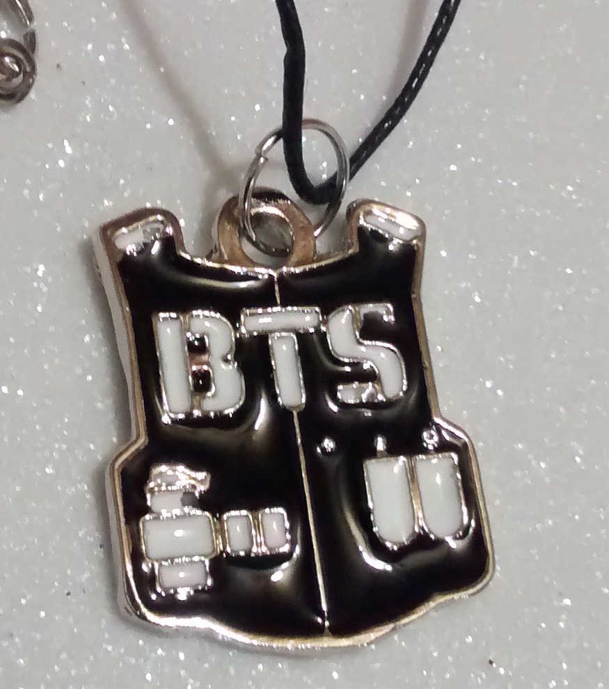 Colar Kpop - Bts Logo Cosplay Anime * - R$ 20,90 em 