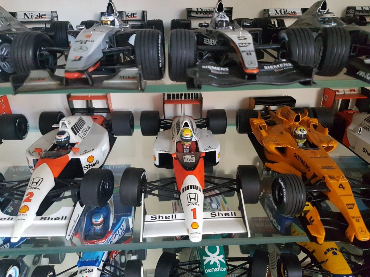 Coleção Miniaturas Formula 1 - F1 - 1:18 - 102 Unidades - R$ 35.000,00