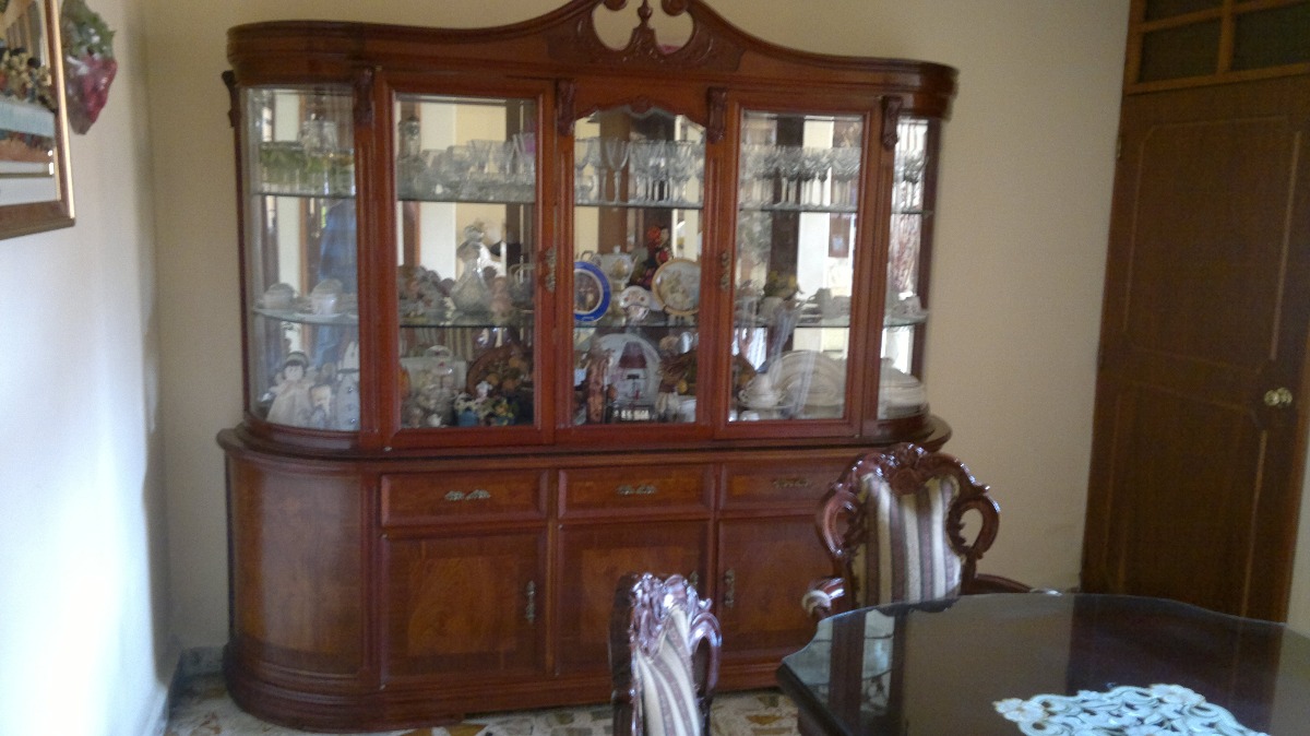 Comedor Colonial, 8 Sillas,100% Cedro,enchapado,hermoso $ 85,00000 Comedor Colonial, 8 Sillas,100% Cedro,enchapado,hermoso $ 85,00000