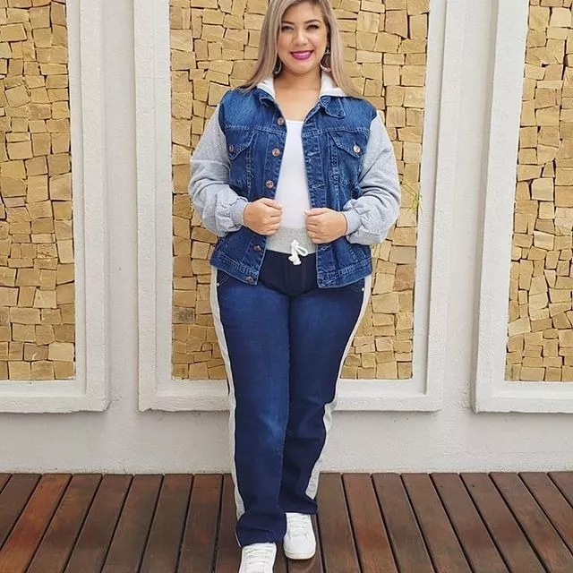 calça jeans com moletom plus size