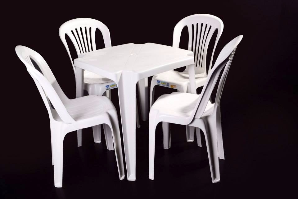 Conjunto De Mesas E Cadeiras De Plástico 154kg R 130,99
