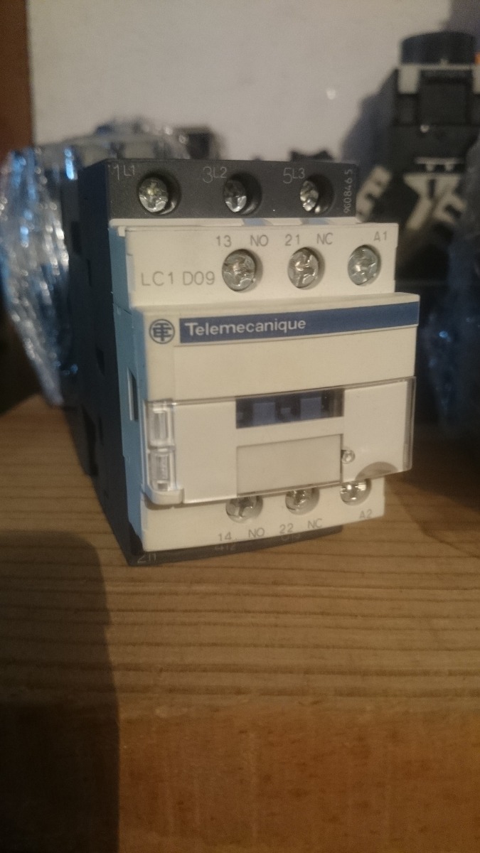 LC1D09 Schneider Contactor 240 voltios bobina