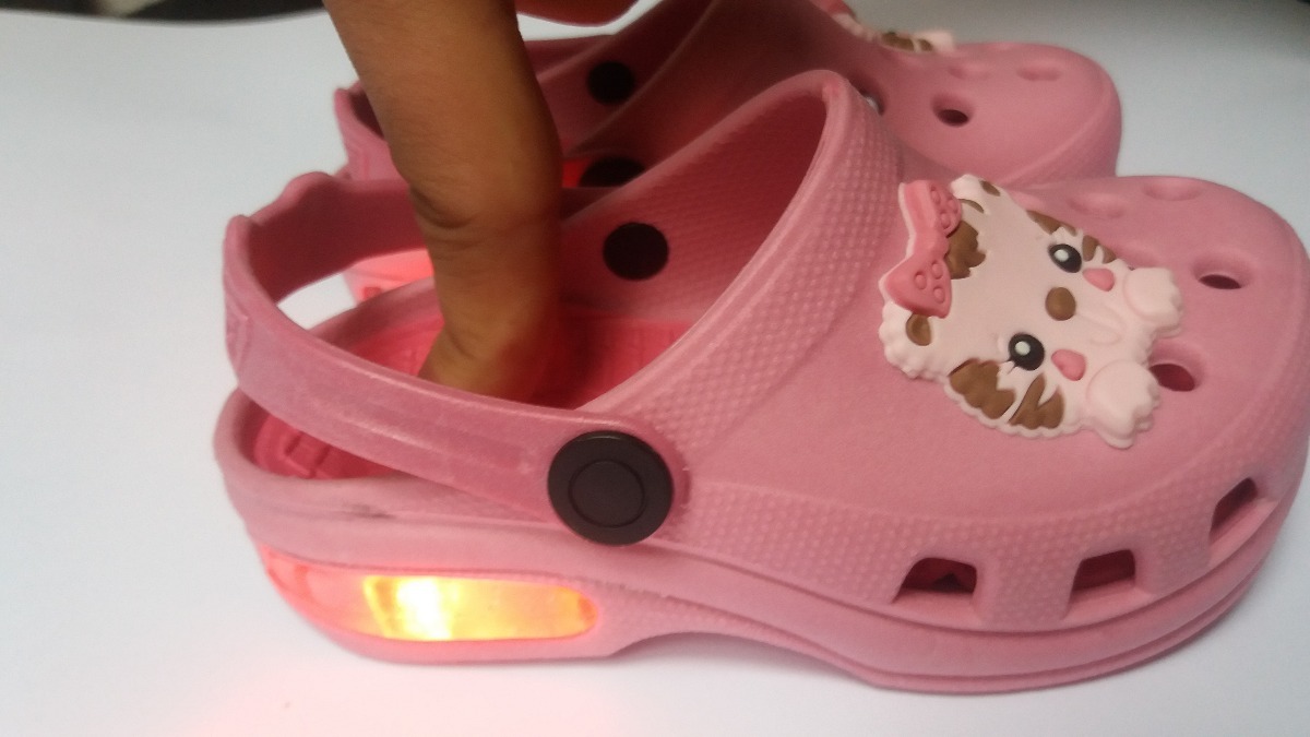 crocks com led infantil