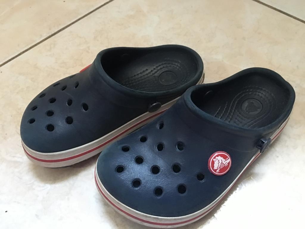 crocs 8 9