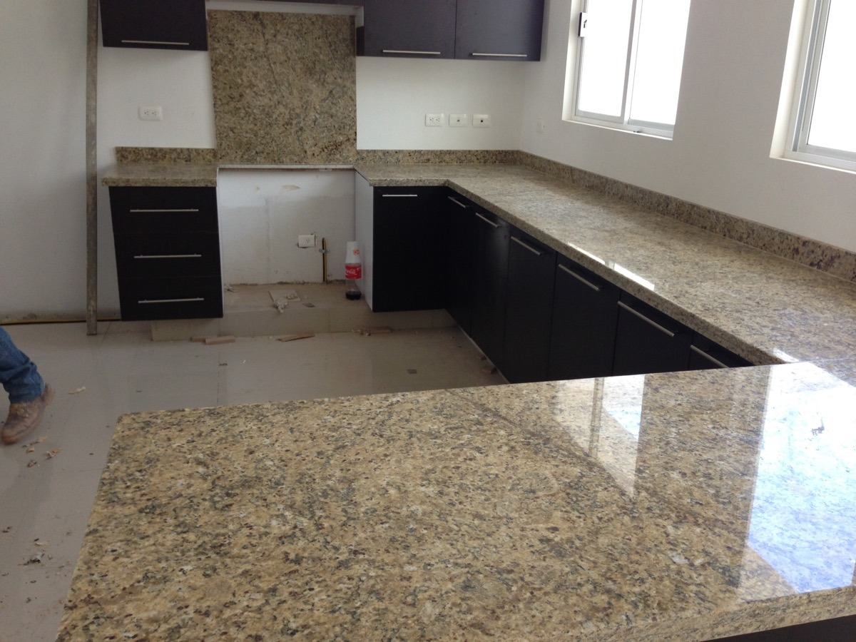 Cubierta De Granito Veneciano 2000 Ml Instalada - $ 2,000.00 en Mercado