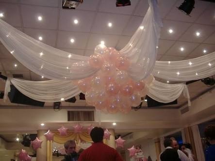 decoración con globos y telas eventos boda xv años bautizo
