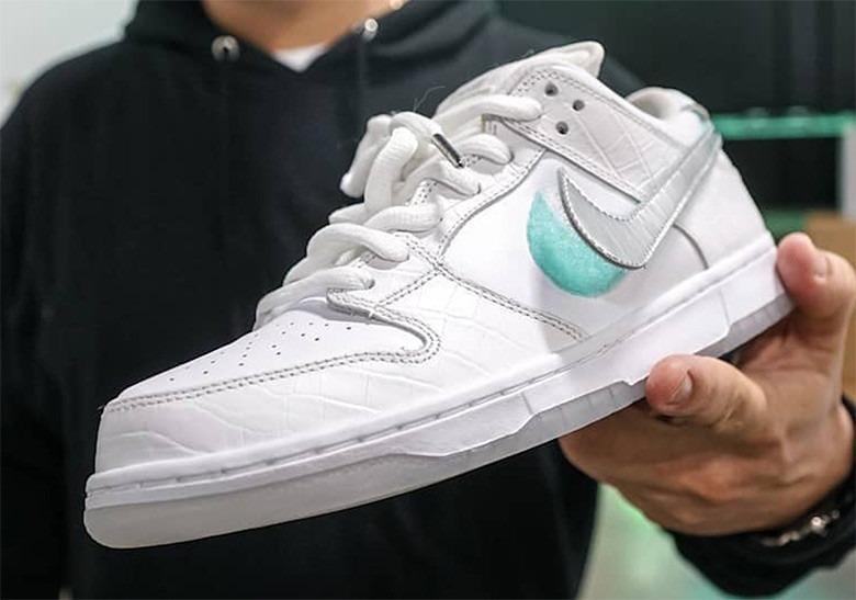 nike sb dunk x diamond supply