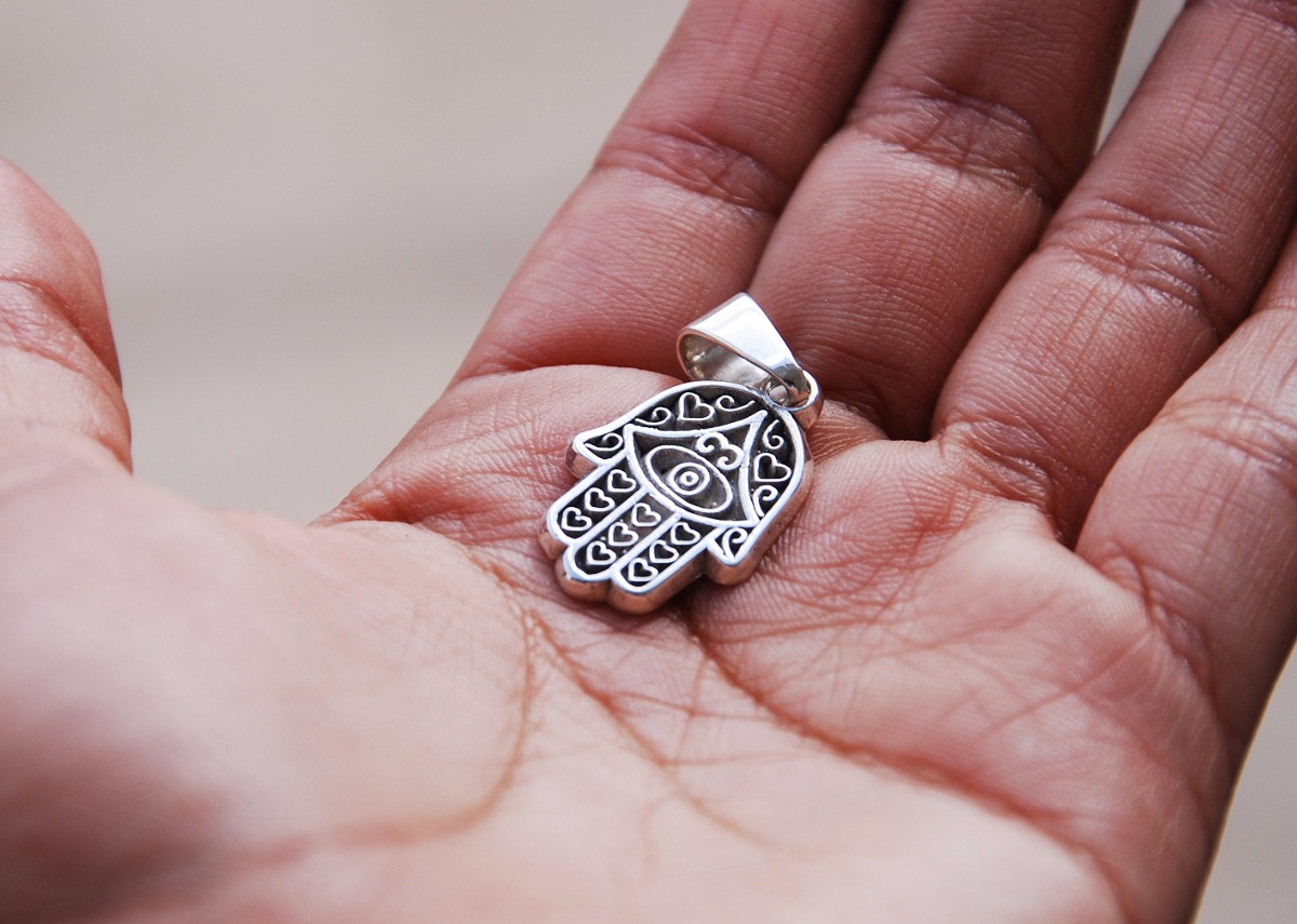 Dije Mano De Fatima Plata Dije De Plata Mano De Fatima Con Corazones - $ 258.00 en Mercado Libre