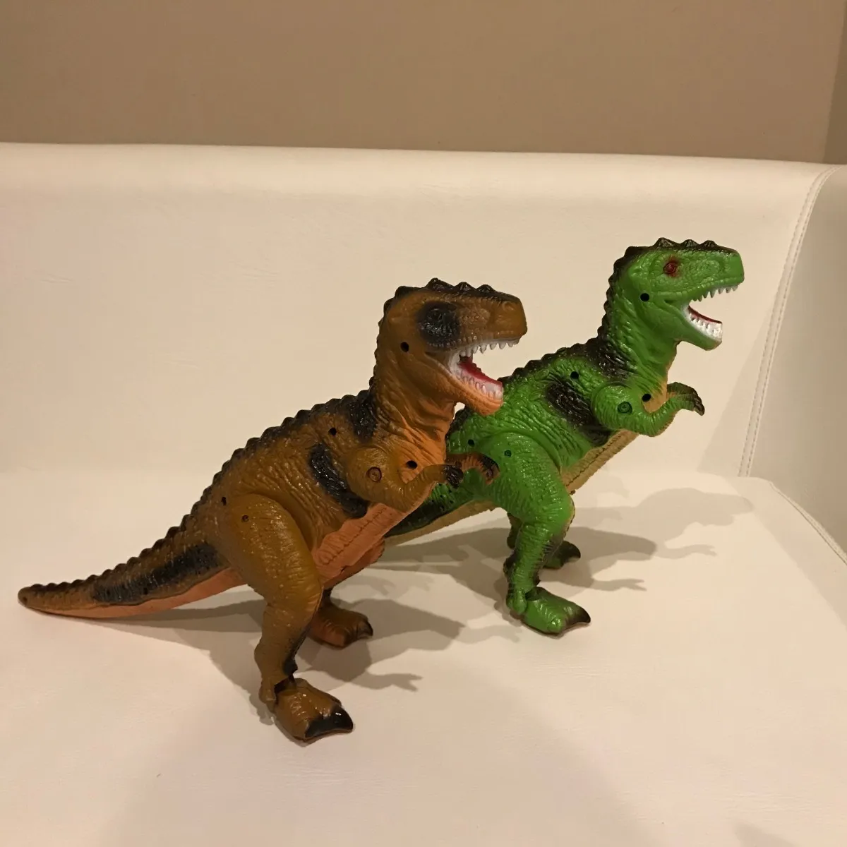 dinosaurios de pilas con movimiento