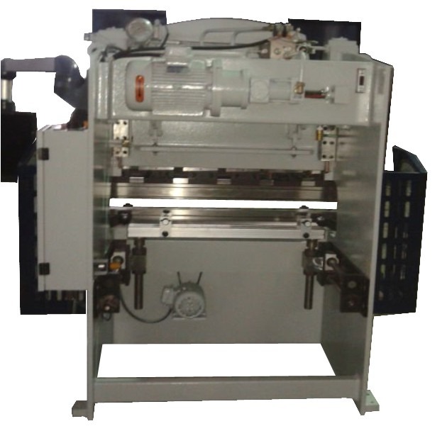 Dobradeira Cn - 30 Toneladas -1320mm - Aceito Proposta - R Dobradeira Cn - 30 Toneladas -1320mm - Aceito Proposta - R