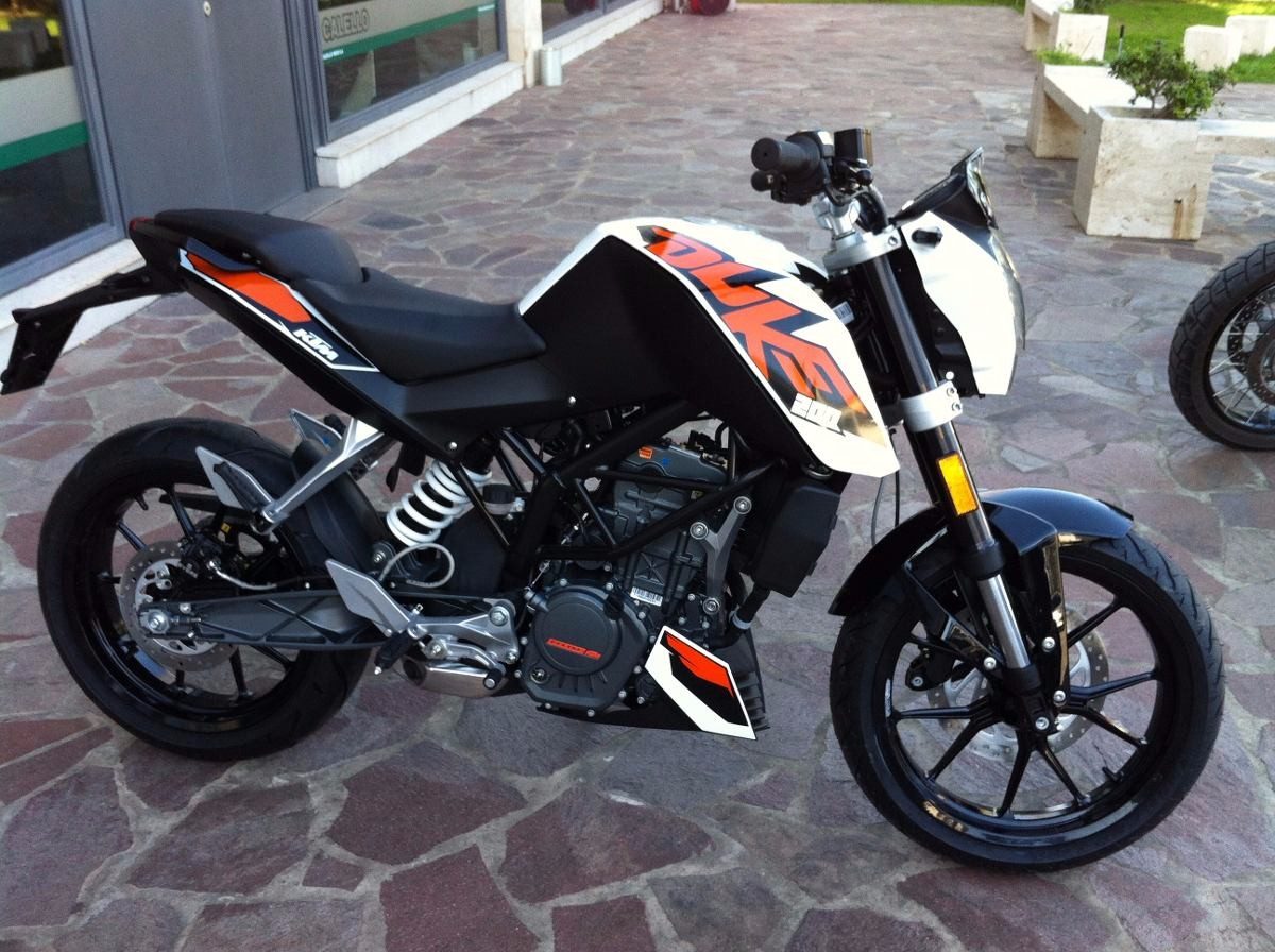 Ktm Duke 200 0km White/naranja - $ 169.900 en Mercado Libre