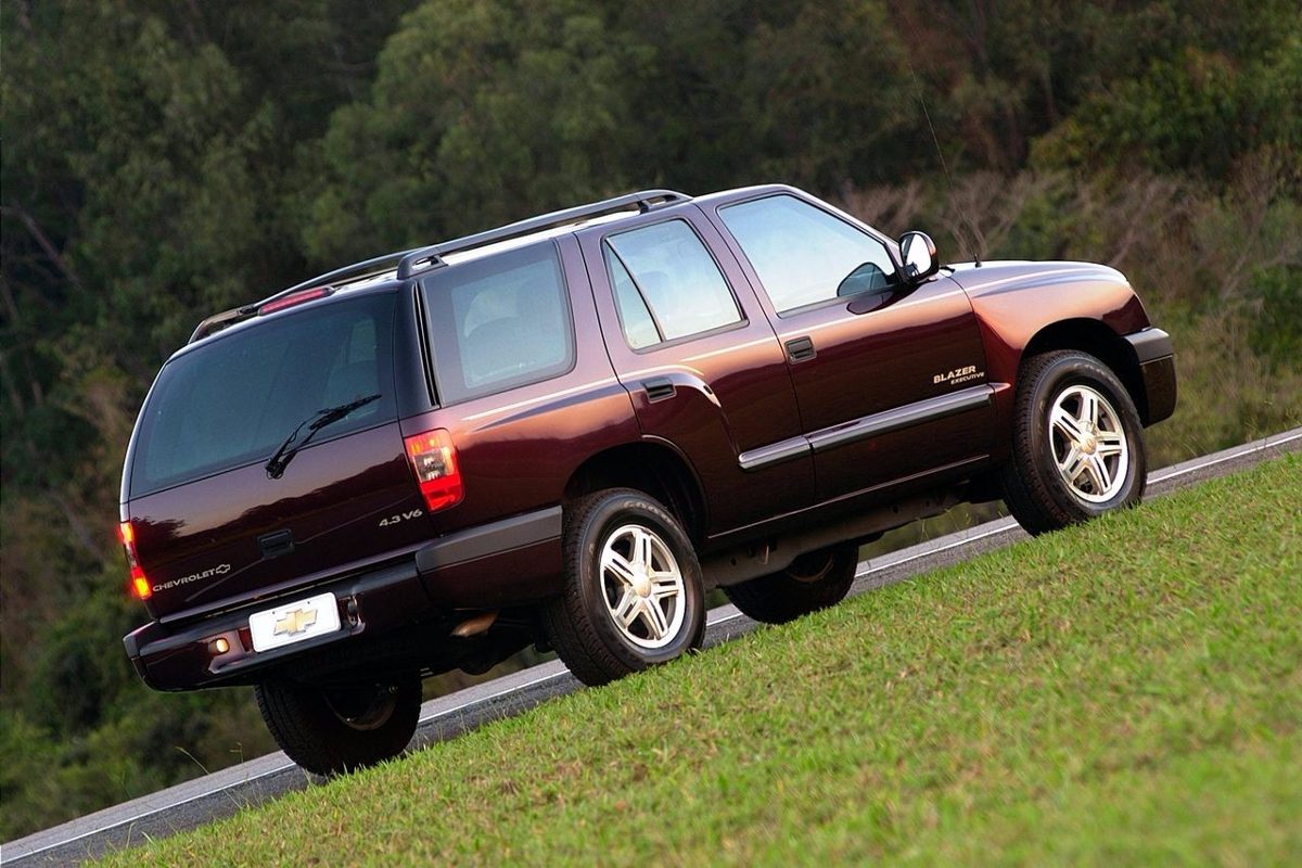 Faixa Decorativa Blazer Executive 2003 2004 2005 - R$ 179