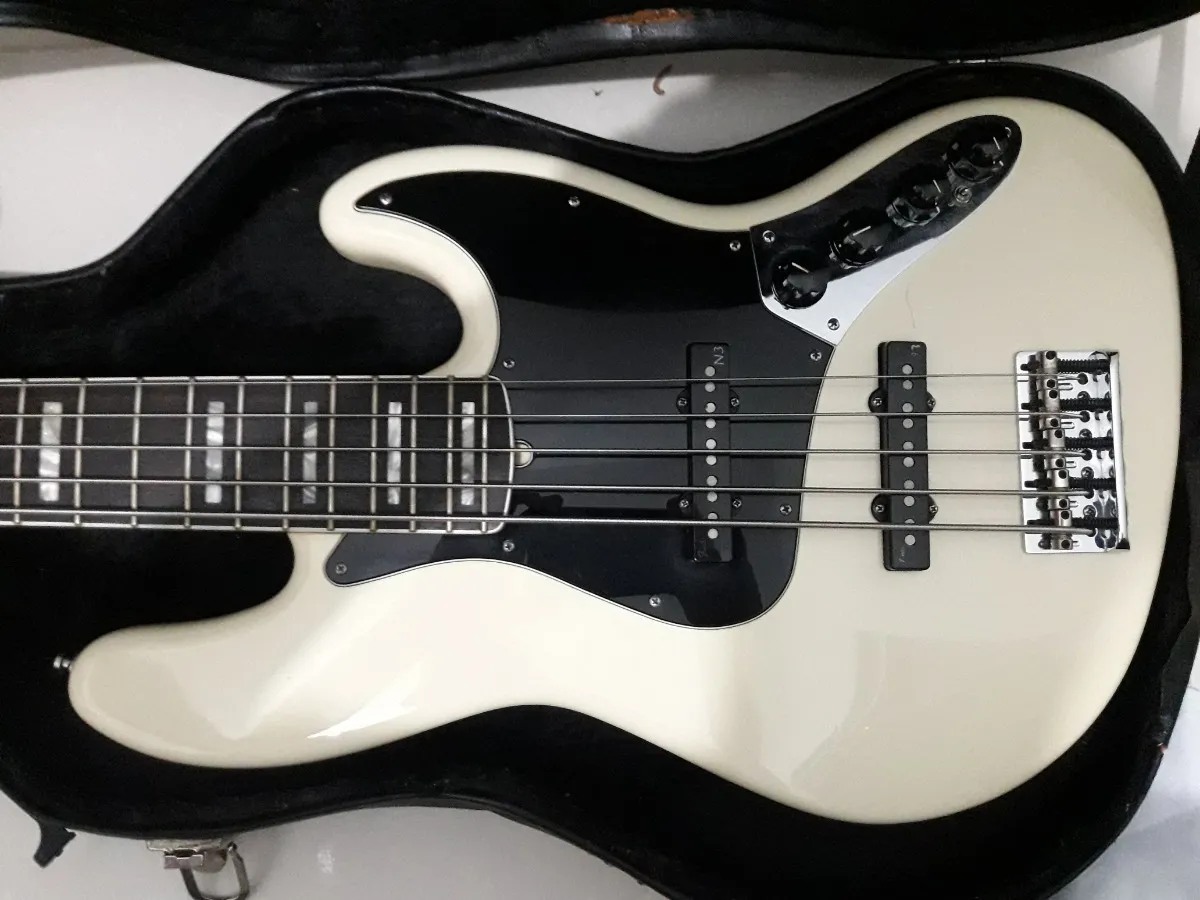 Fender JB AM Deluxe - Alinhamento corda G Fender-jazz-bass-american-deluxe-5-cordas-D_NQ_NP_992522-MLB28573450426_112018-F
