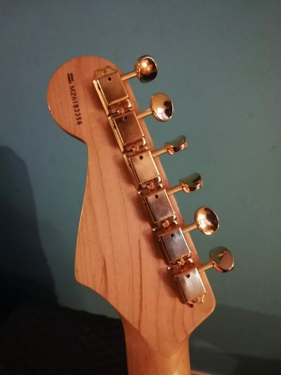 [Imagen: fender-stratocaster-deluxe-players-mim-2...019-F.webp]