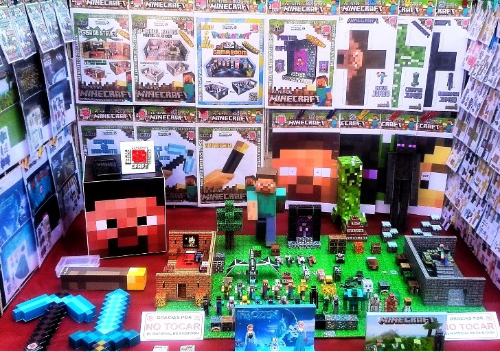 Five Night At Freddy Minecraft Skins Hd Papercraft - $ 70 