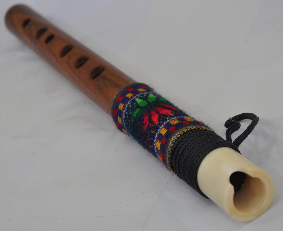 Flauta Andina Quena Madeira Sol Maior Decorada C/ Bordado - R$ 115,10