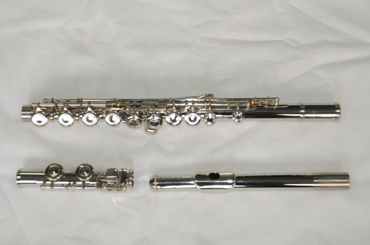 Flauta Transversal Yamaha Yfl-23 Niquelada Afinação Dó - R$ 2.407,00 em