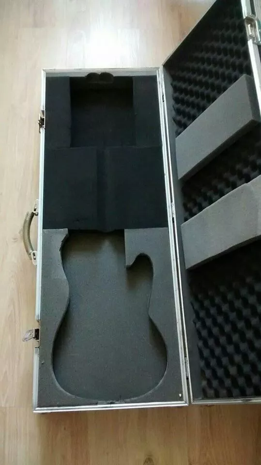 [Imagen: flightcase-bajo-o-guitarra-rockcase-by-w...019-F.webp]