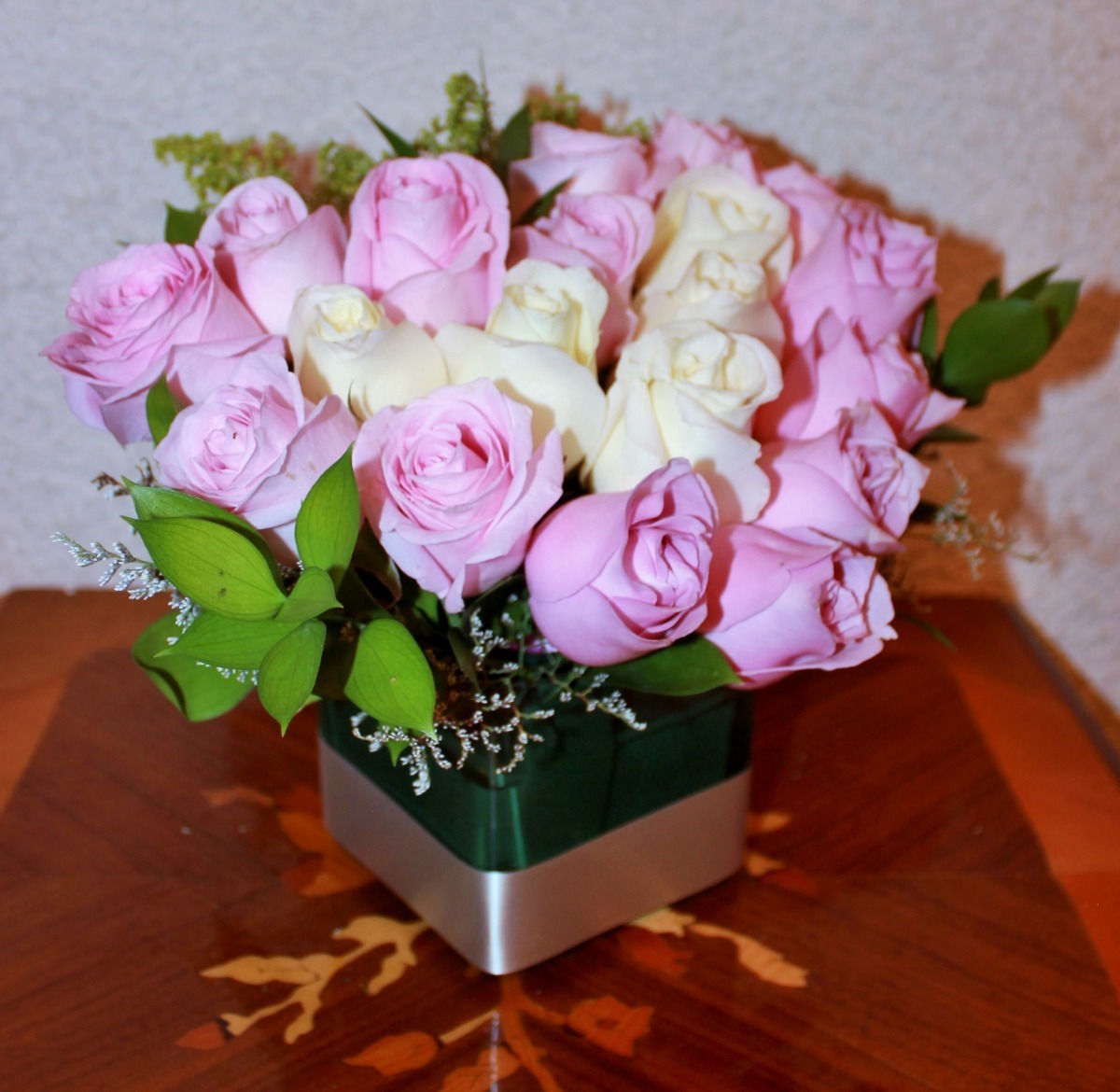 Sintético 102+ Foto Como Hacer Un Arreglo Floral Con Rosas Lleno
