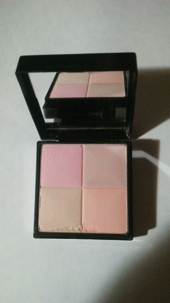 Givenchy Polvo Compacto Prisme Again 04 Impertinent Rose Givenchy Polvo Compacto Prisme Again 04 Impertinent Rose