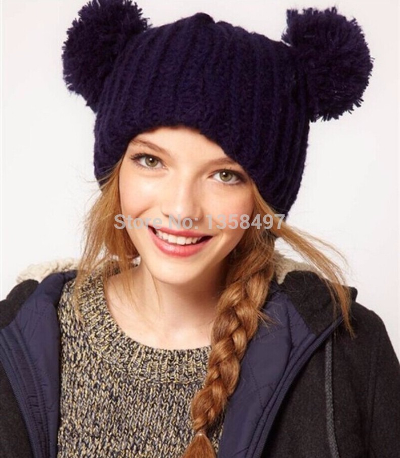 ¡GORROS DE PUNTO, CON POMPÓN Y BEANIES! Gorros Masculino Moda Masculina Os gorros são uma ótima saída para proteger a cabeça nos dias de inverno. Até mesmo quando se está praticando atividades físicas ao ar livre a peça pode ser usada para proteção contra o frio, mas não deve ser deixada de lado no dia a dia, pois além de esquentar dá um toque de estilo no visual dos homens.