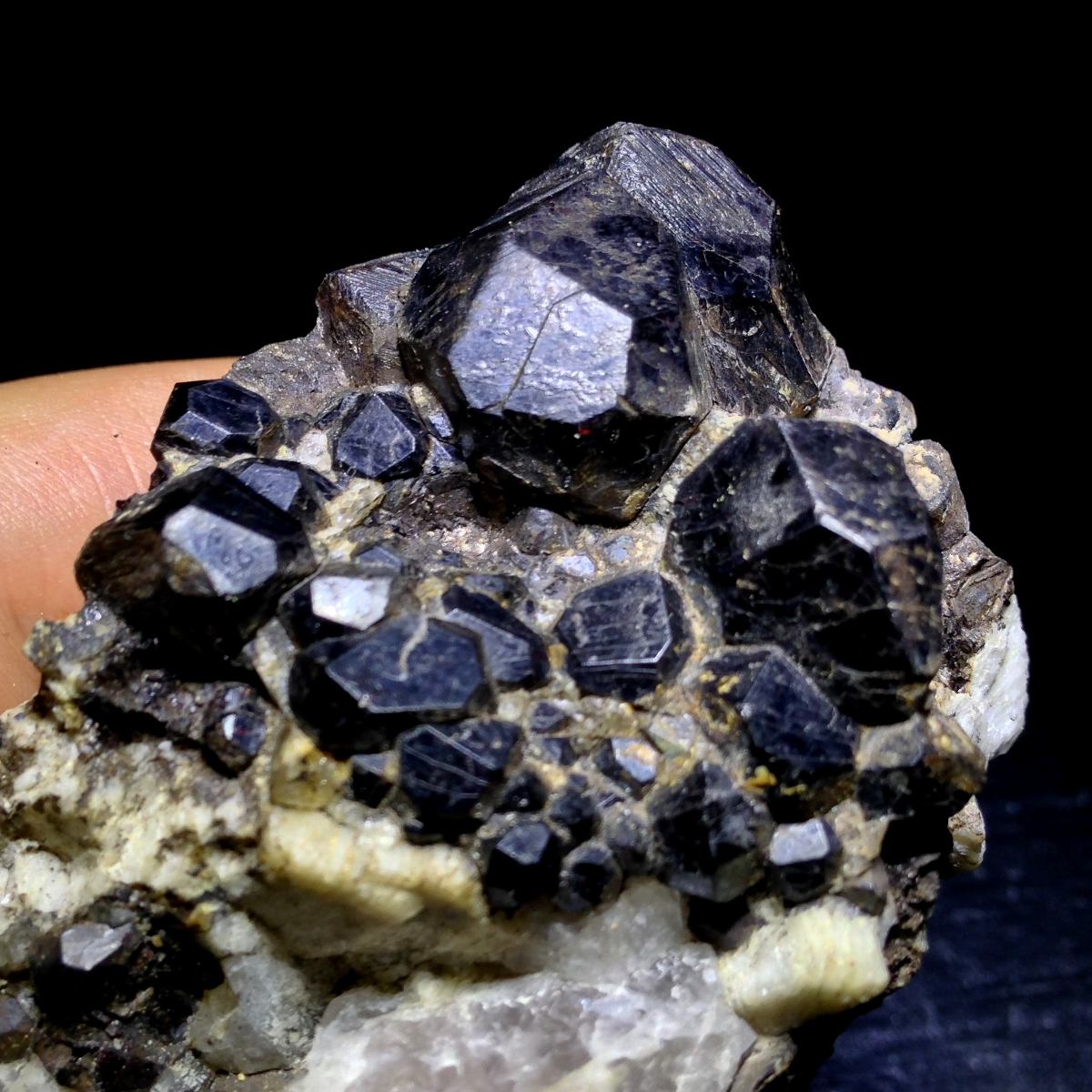 Granate Mineral De Colección 8.5x5cm - $ 500.00 en Mercado Libre