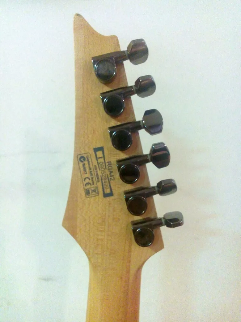 [Imagen: guitarra-ibanez-rga42-D_NQ_NP_334315-MLC...016-F.webp]